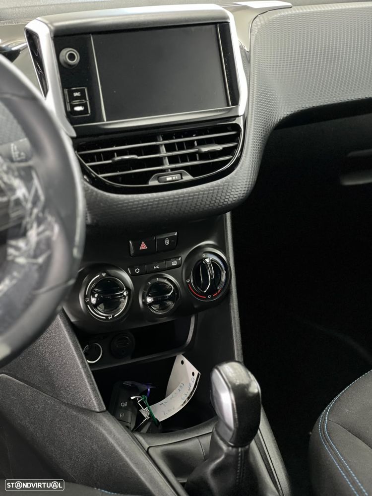 Peugeot 208 1.2 PureTech Style - 14