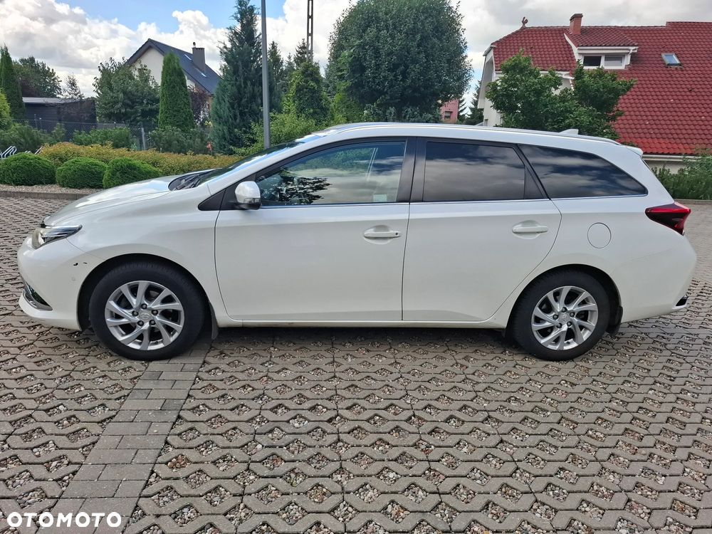 Toyota Auris - 1