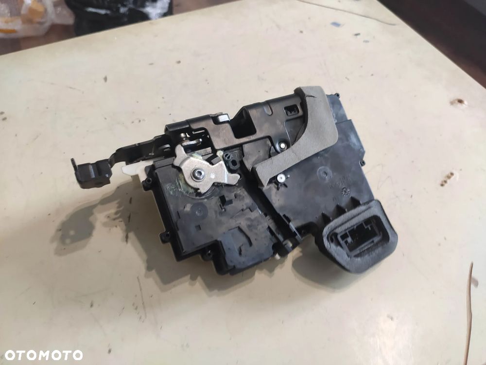 WG Zamek Lewy Przód Lewy Tył Dociągi AUDI RS6 RSQ8 E-TRON 4K0839015R 4K1837015K - 6