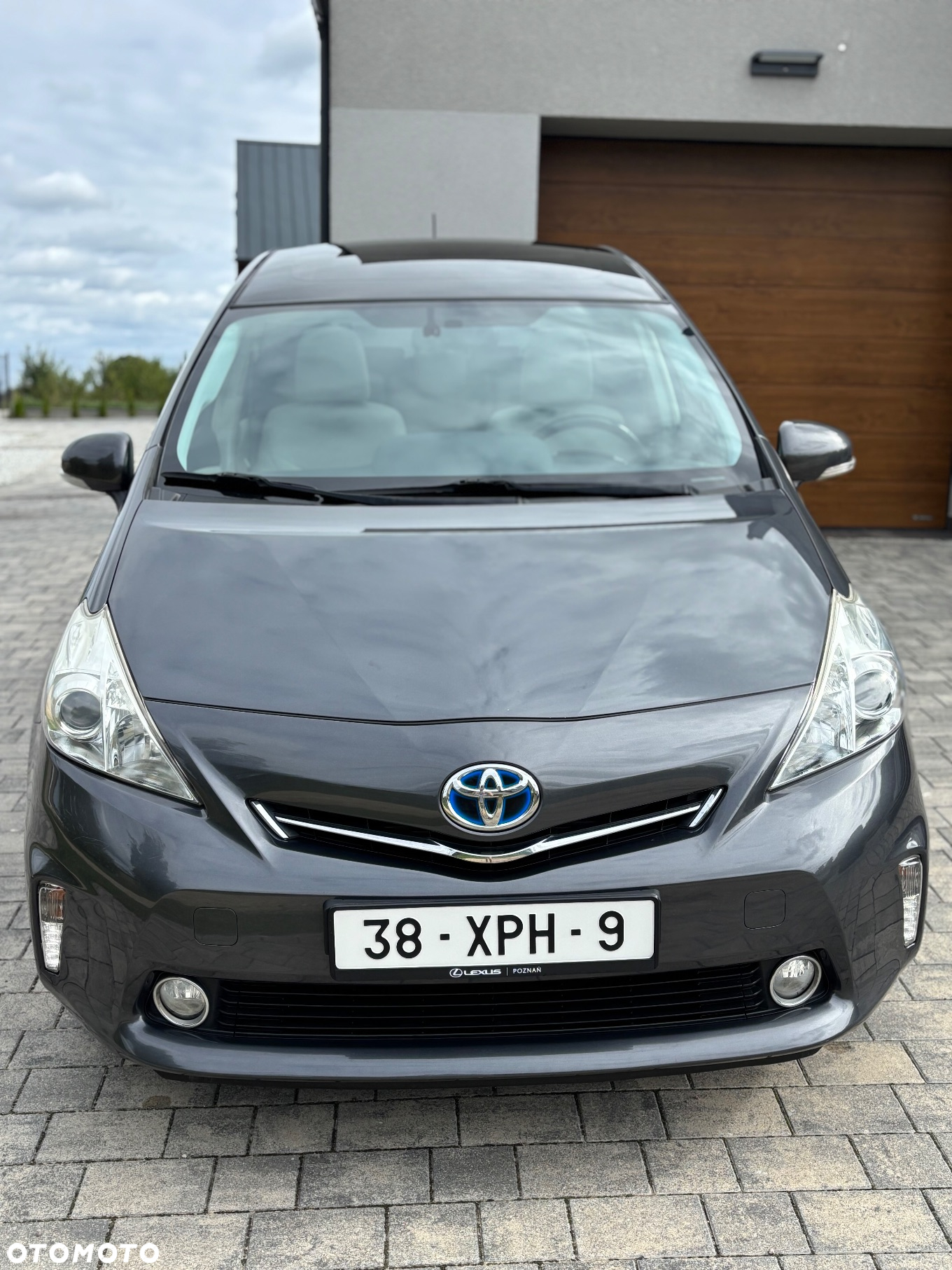 Toyota Prius+ (Hybrid) Life - 3