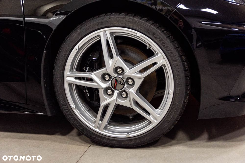 Chevrolet Corvette - 21