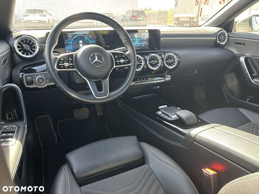 Mercedes-Benz CLA 180 7G-DCT Progressive - 12