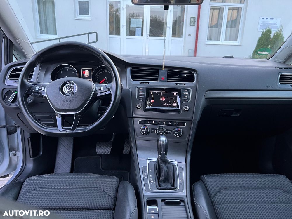 Volkswagen Golf - 6