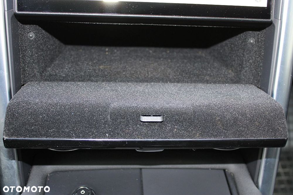 Land Rover Discovery 2.0 P300 R-Dynamic S - 29