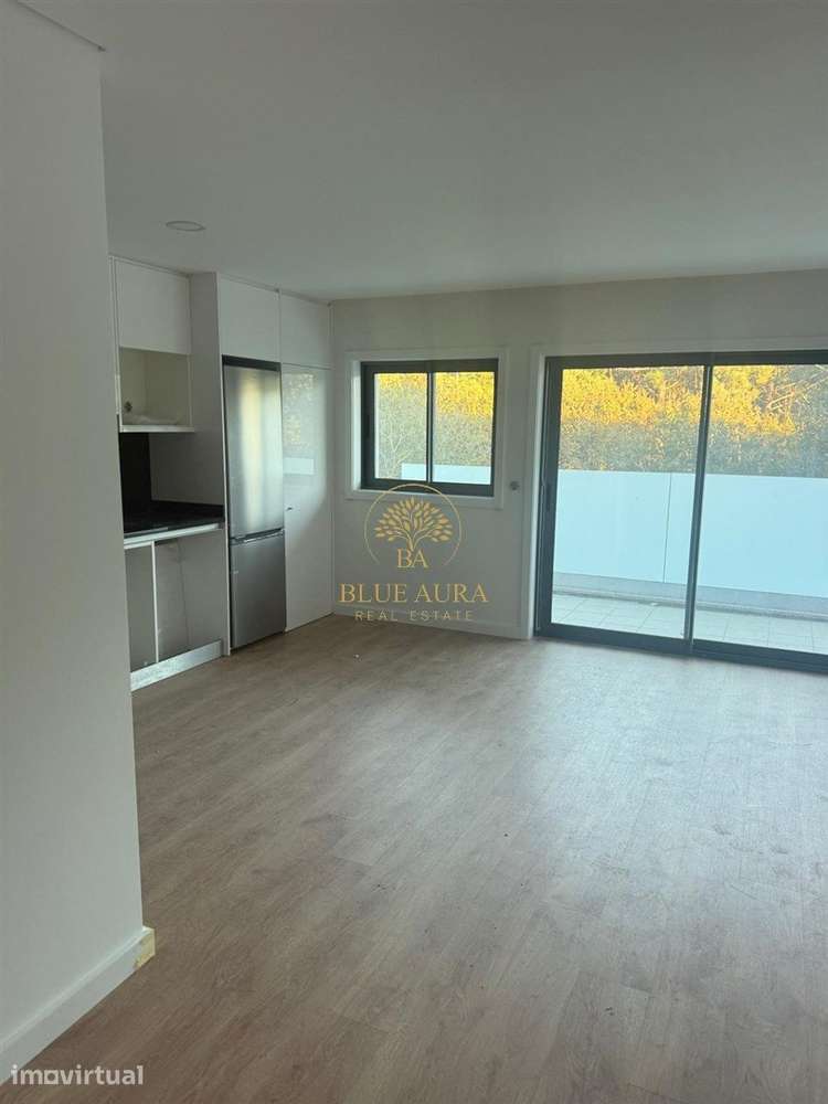 Apartamento T3 Novo com Varanda e Dois Lugares de Garagem - Grande imagem: 4/35