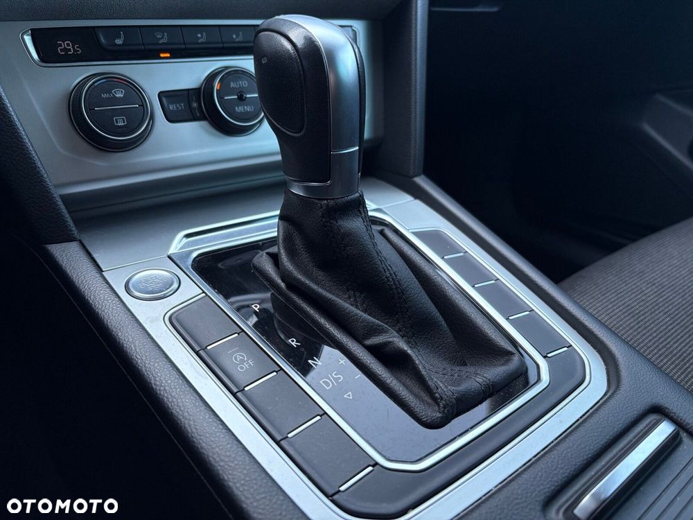 Volkswagen Passat - 25