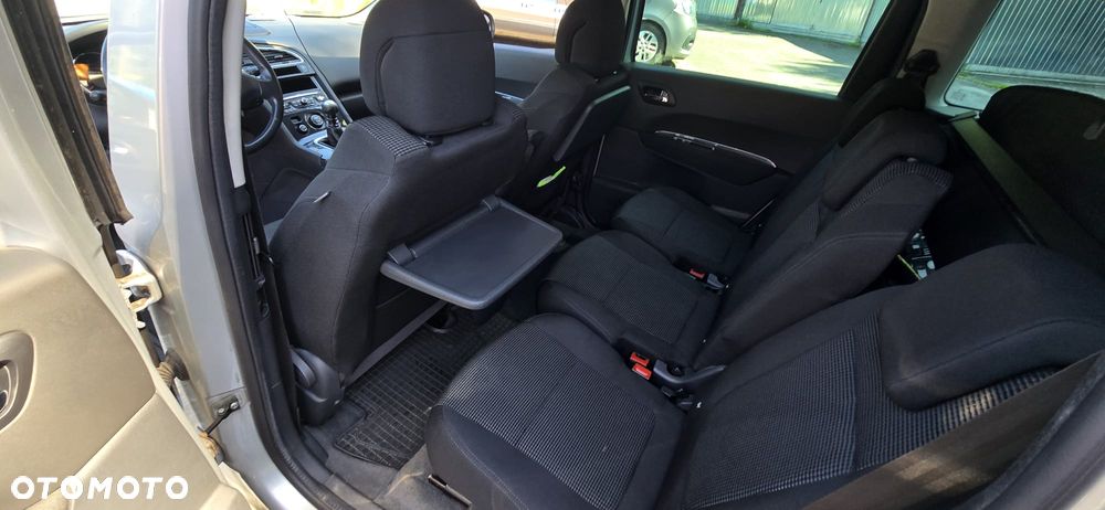 Peugeot 5008 - 12