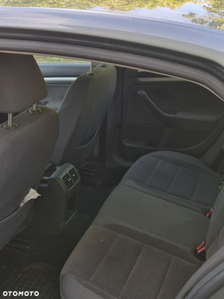 Volkswagen Jetta 1.9 TDI Comfortline - 5
