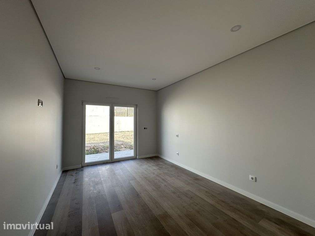 Moradia térrea NOVA T3+1 próximo das praias da Ericeira - Grande imagem: 3/17