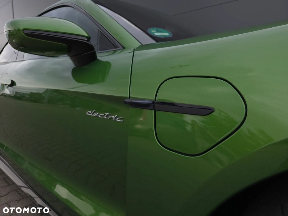 Porsche Taycan Turbo - 8