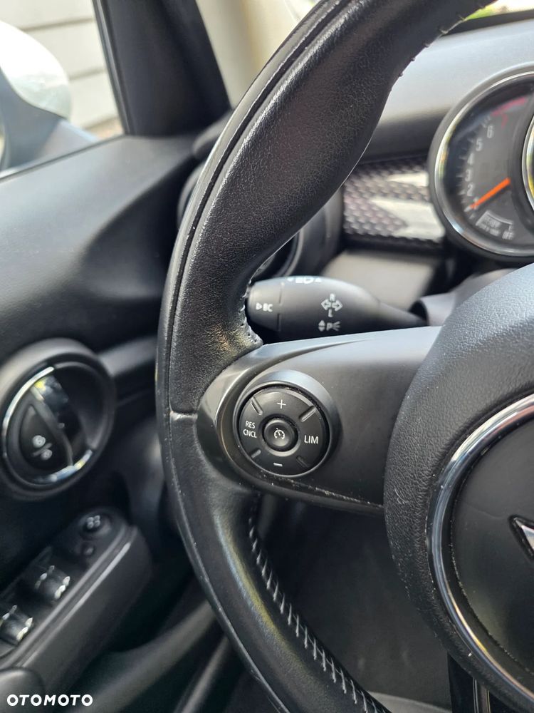 MINI Cooper Standard - 25