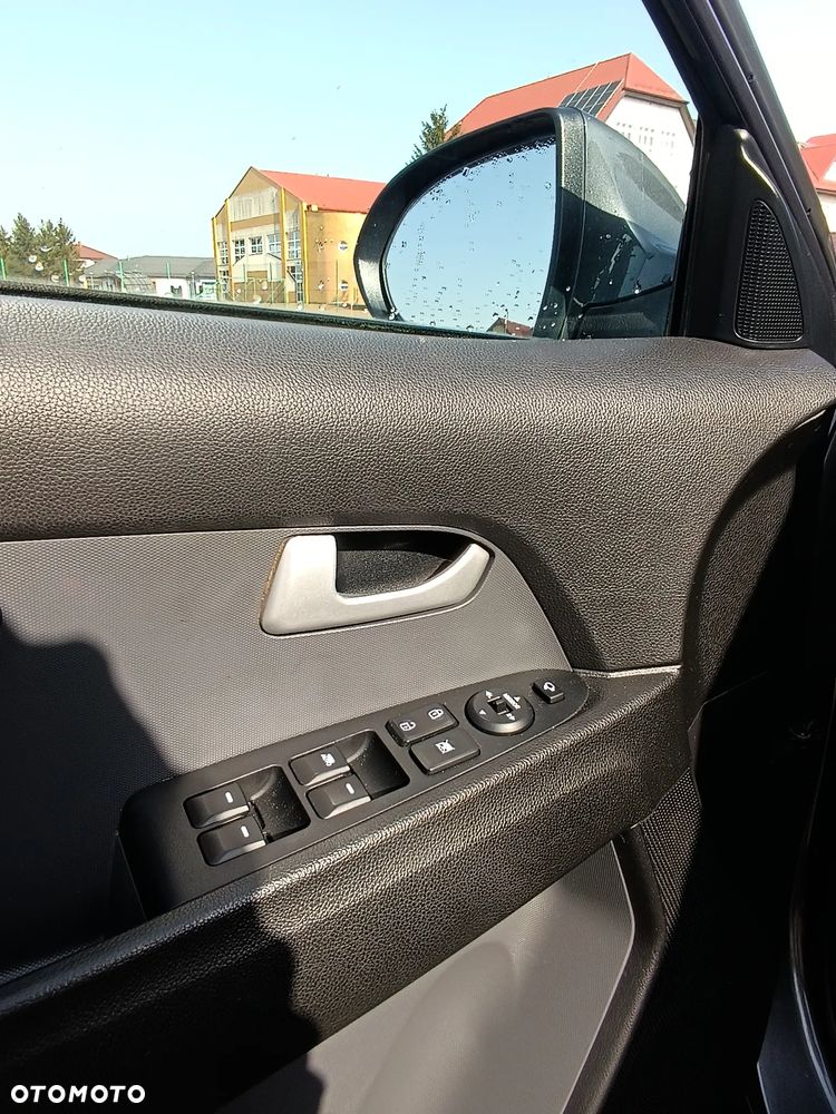 Kia Sportage 1.7 CRDI 2WD ISG Dream-Team Edition - 13