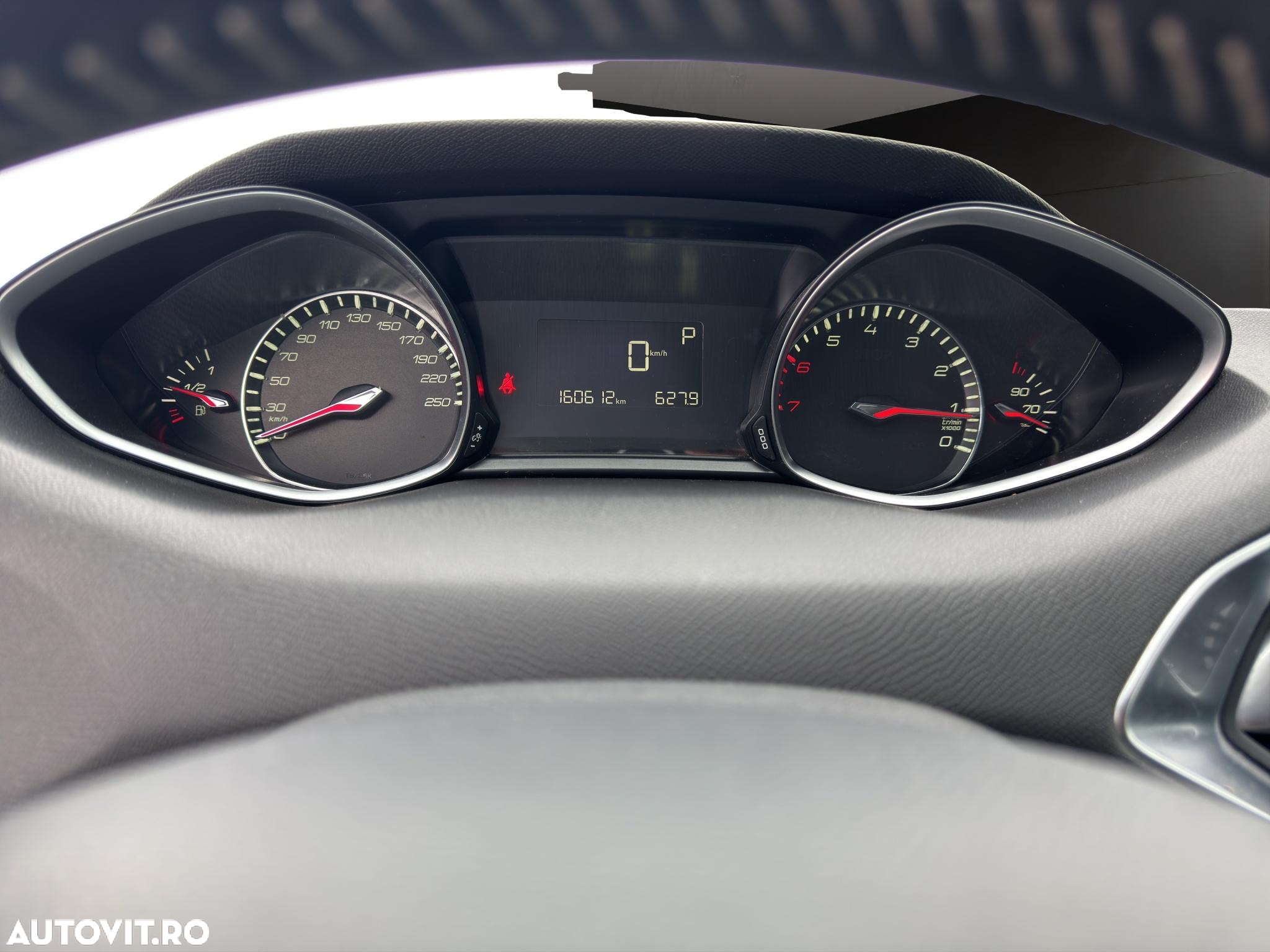 Peugeot 308 SW 1.2 L PureTech Turbo Allure Aut. - 8