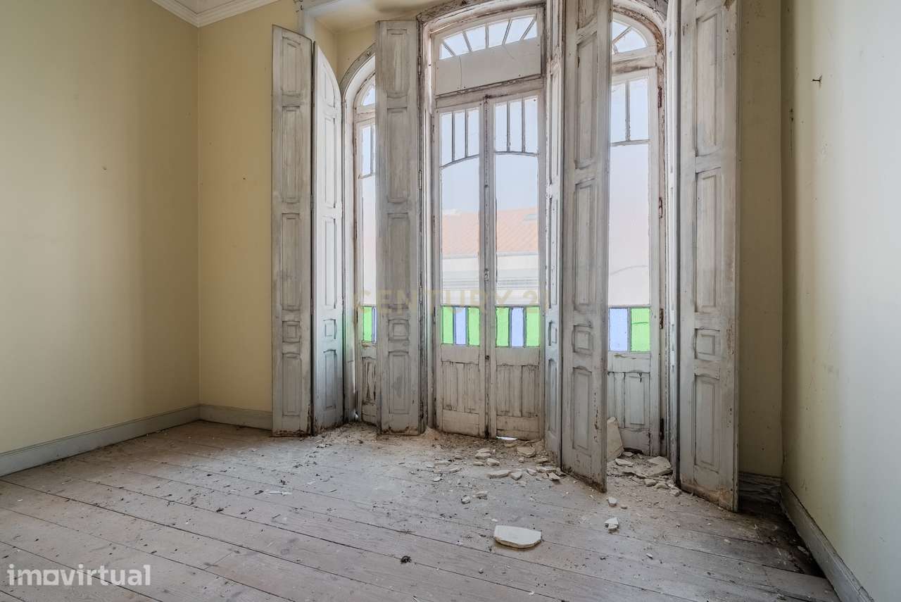 PRÉDIO PARA RECUPERAR, NO CENTRO HISTÓRICO DE PENICHE - Grande imagem: 5/60