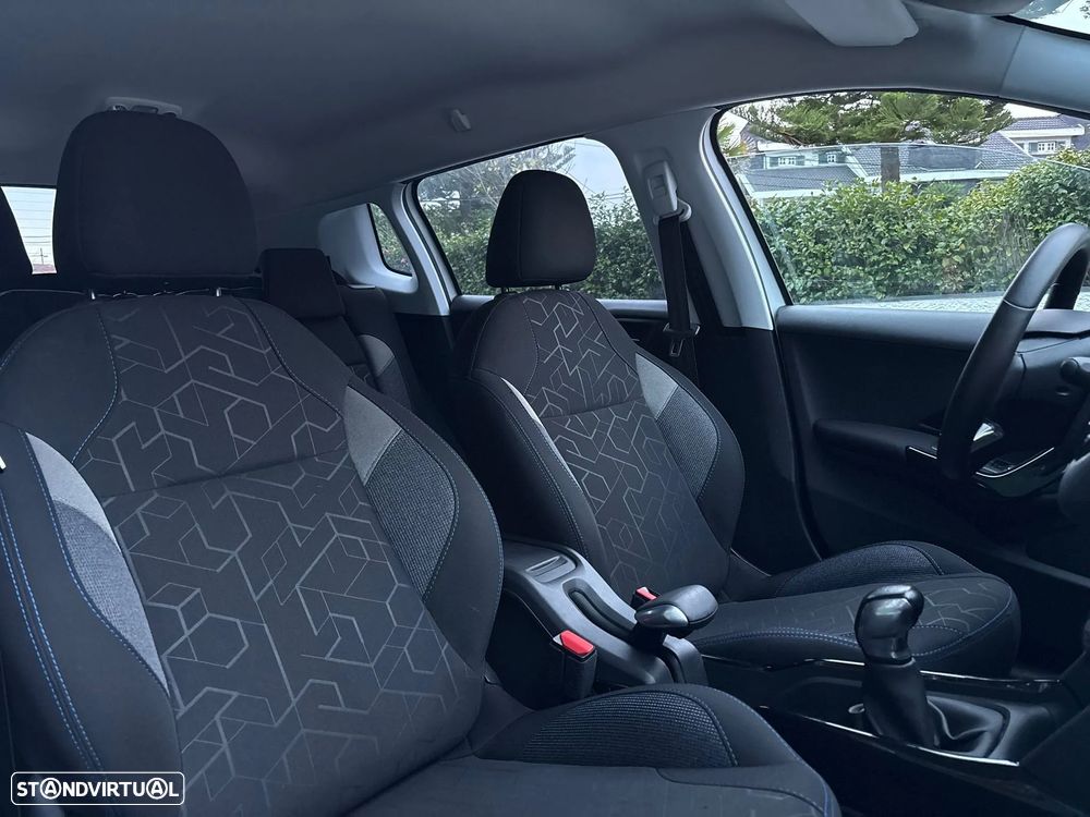 Peugeot 2008 1.2 PureTech Style - 6
