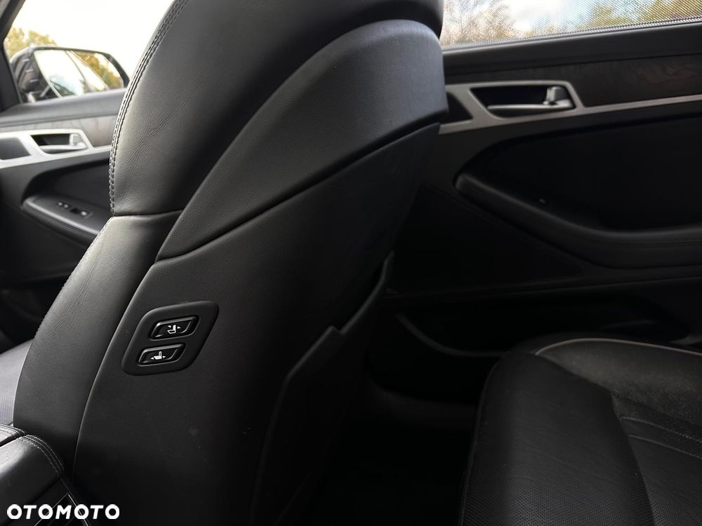 Hyundai Genesis 3.8 V6 GDI - 25