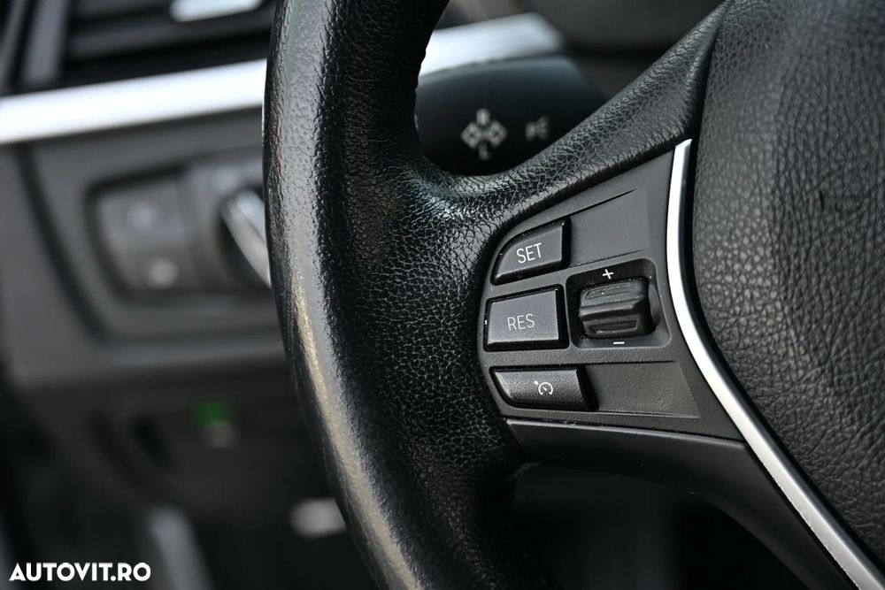 BMW Seria 3 320d Aut. Modern Line - 36