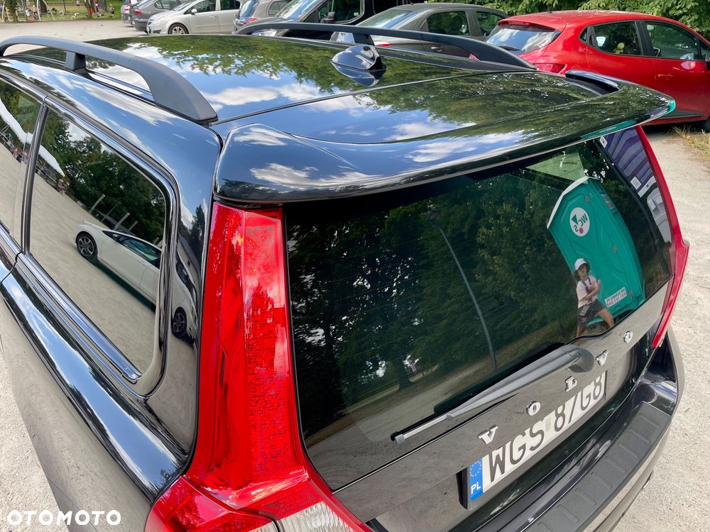 Volvo V70 D5 R-Design - 12
