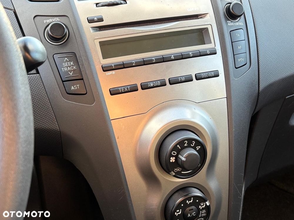 Toyota Yaris 1.33 Sol - 30