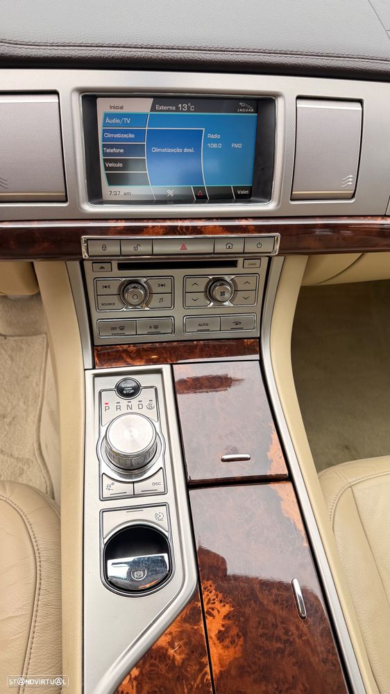 Jaguar XF 2.7 D V6 Premium Luxury - 14