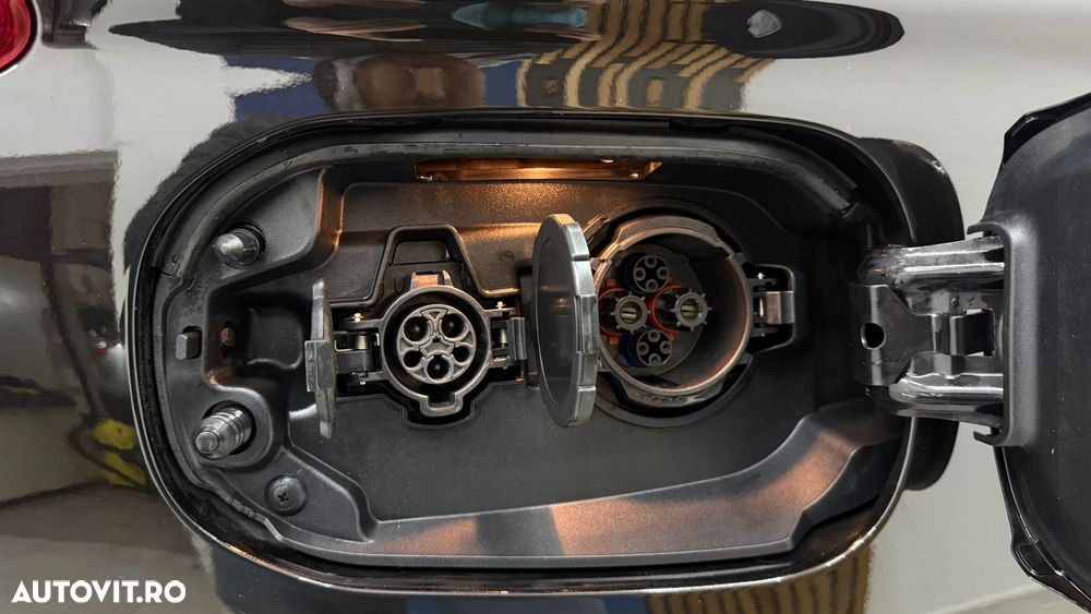 Mitsubishi Outlander 2.0 4WD Plug-In Hybrid - 38