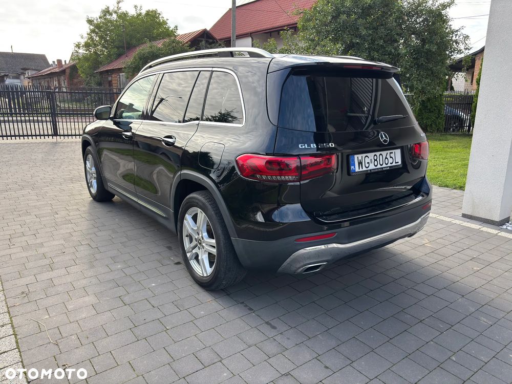 Mercedes-Benz GLB 250 4Matic 8G-DCT - 5