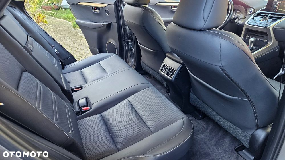 Lexus NX 300h Prestige AWD - 30