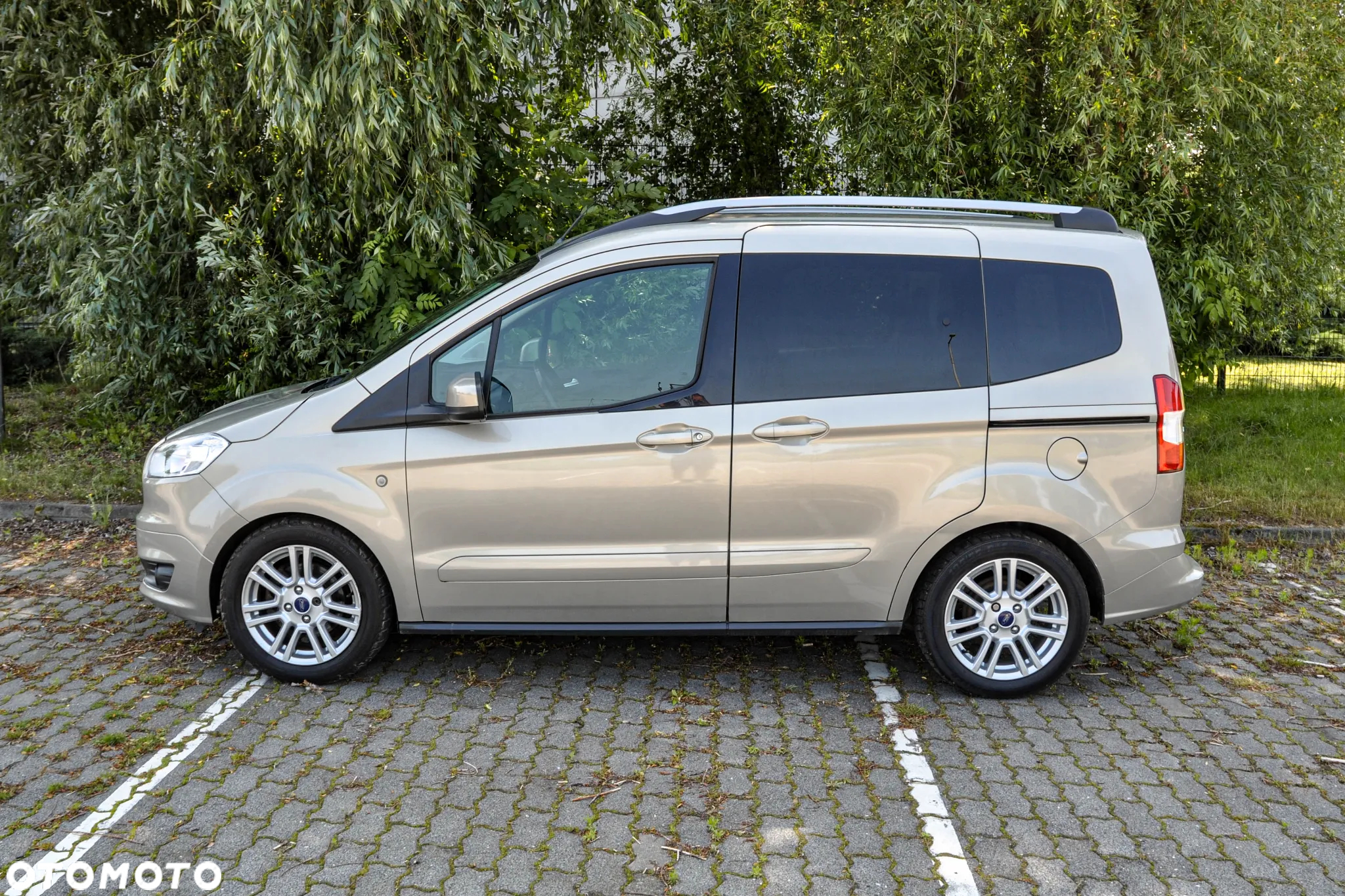 Ford Tourneo Courier - 2