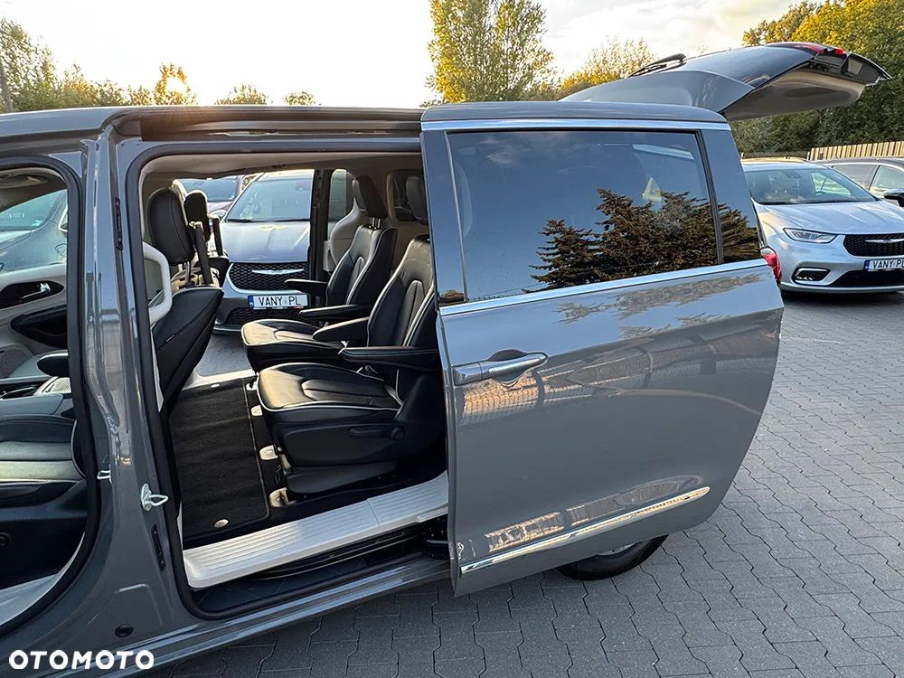 Chrysler Pacifica - 10