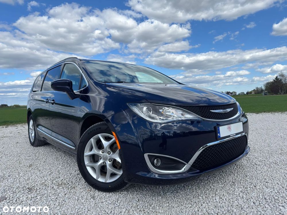 Chrysler Pacifica - 4