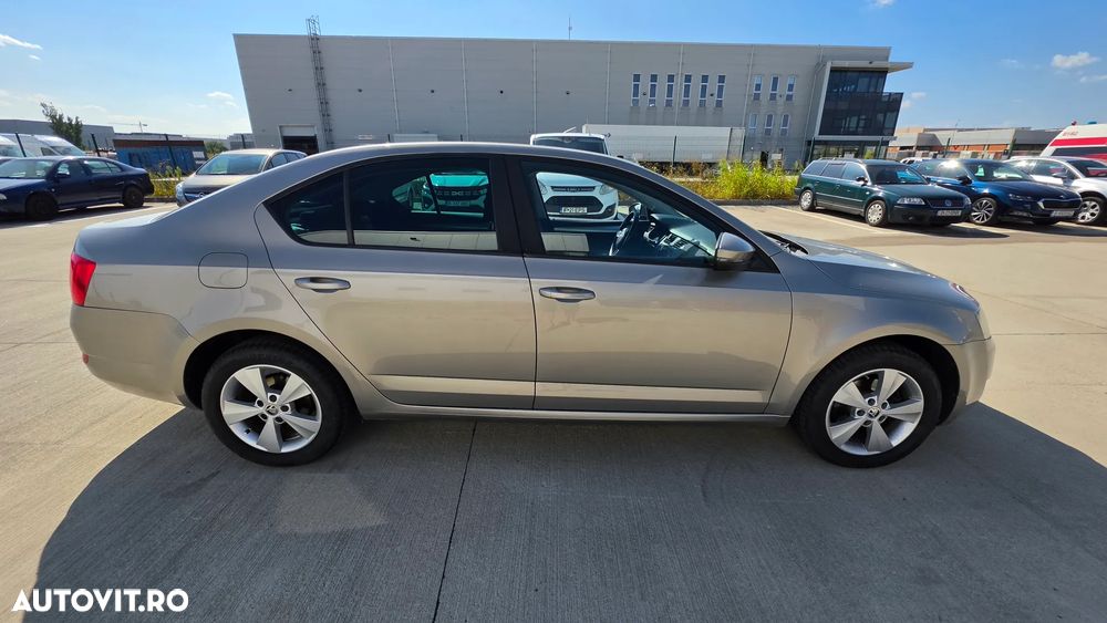 Skoda Octavia 1.6 TDI DSG Style - 9