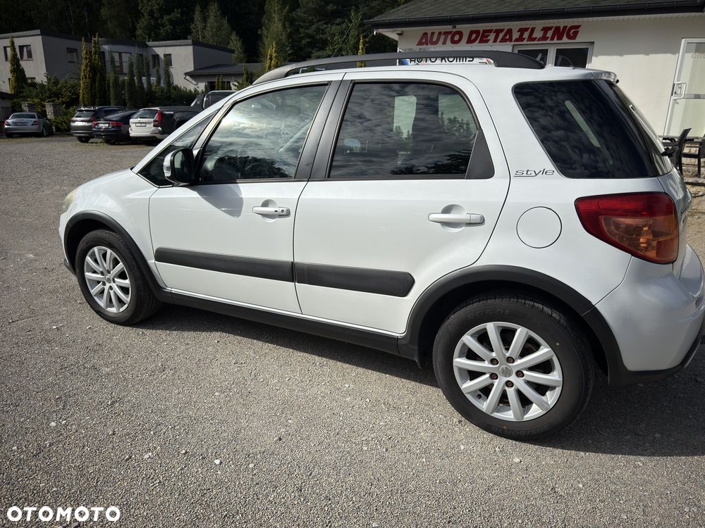 Suzuki SX4 Classic 1.6 VVT 4x4 Comfort - 2