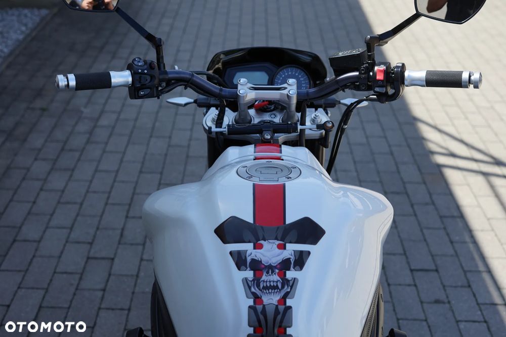 Yamaha FZ - 17