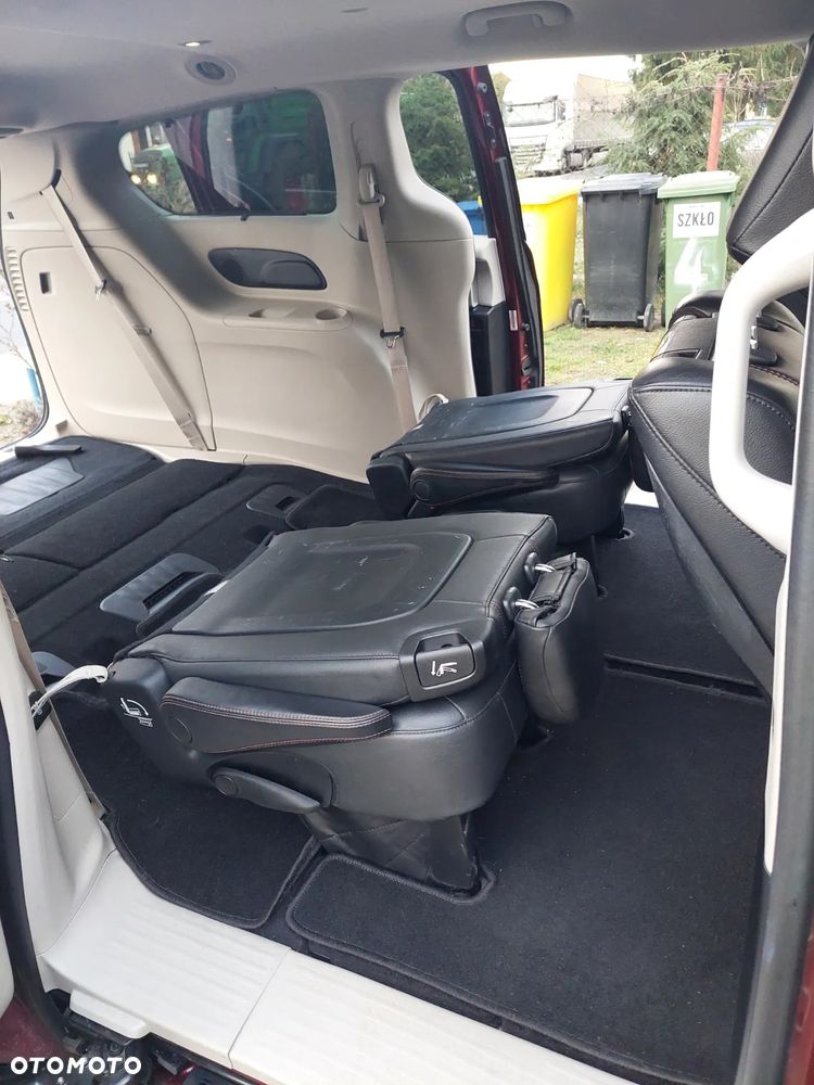 Chrysler Pacifica - 13