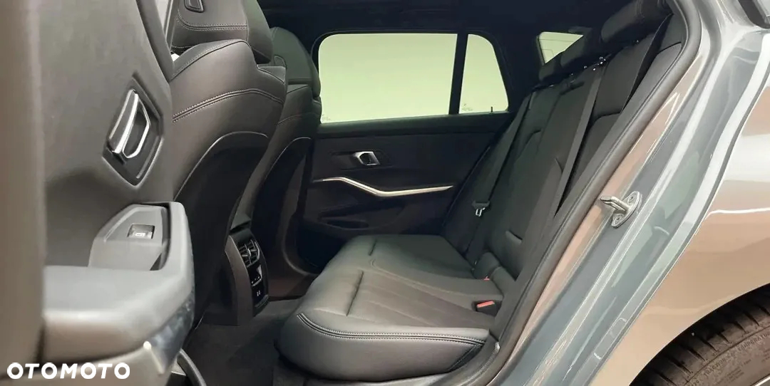 BMW Seria 3 320i M Sport - 9