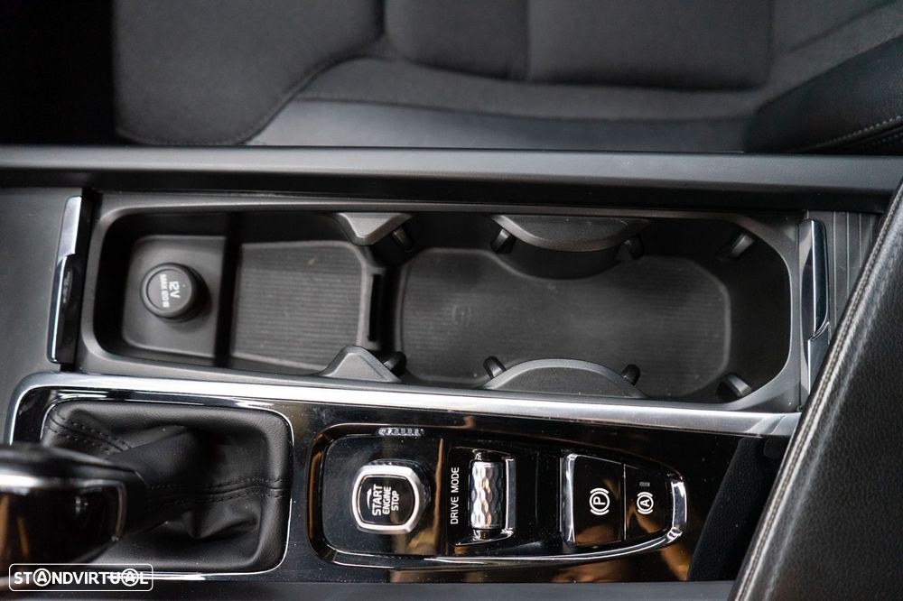 Volvo V60 2.0 D3 Momentum - 30