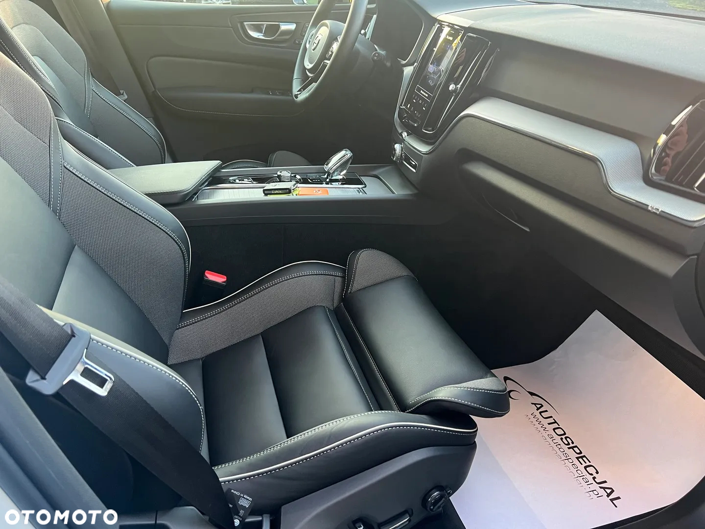 Volvo XC 60 B4 B Plus Dark - 14