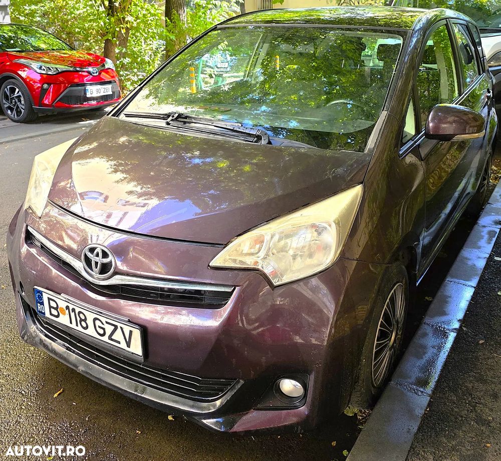 TOYOTA Verso