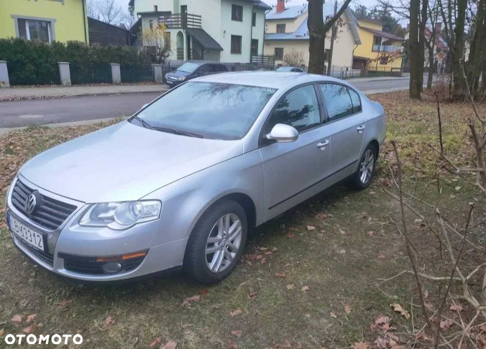 Volkswagen Passat - 1
