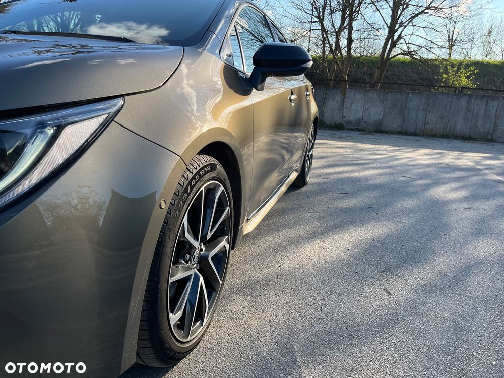 Toyota Corolla 2.0 Hybrid Executive - 12