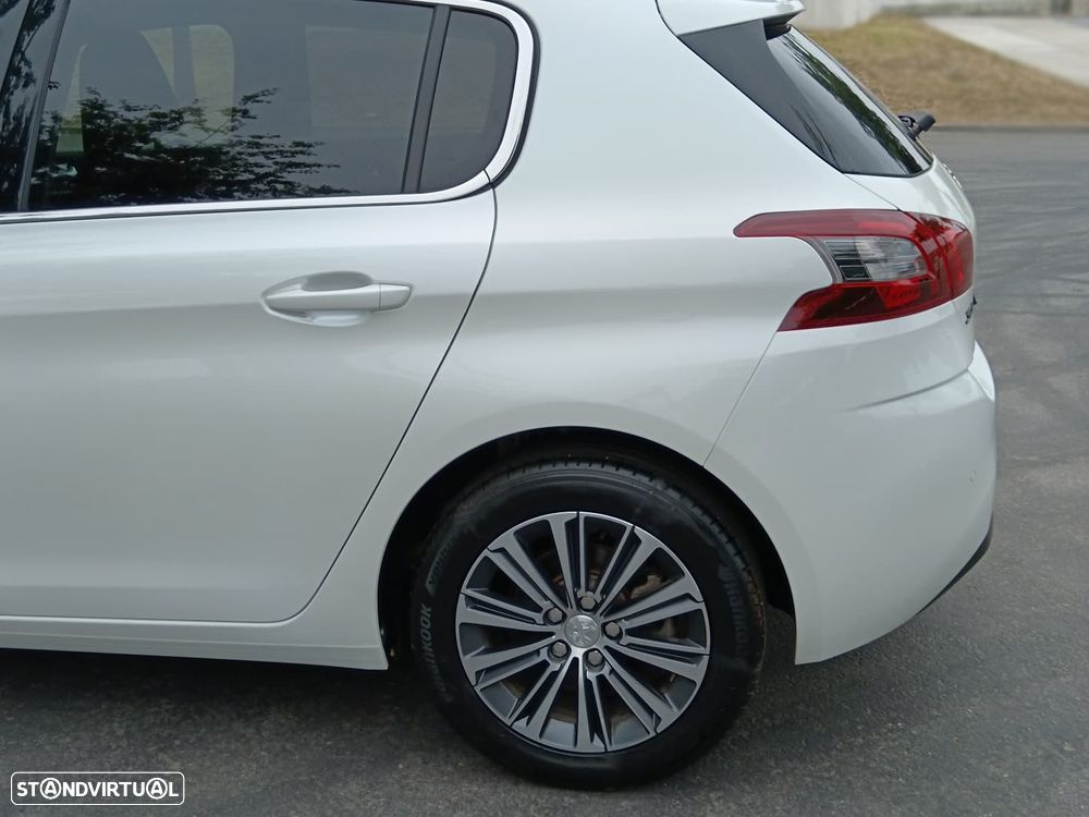 Peugeot 308 1.2 PureTech Allure EAT8 - 12