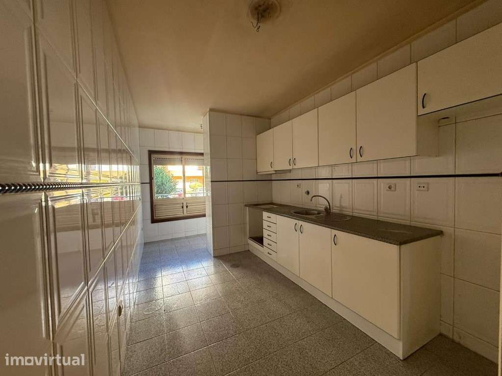 Apartamento T2 com garagem e arrecadação em condomínio com piscina,... - Grande imagem: 5/18