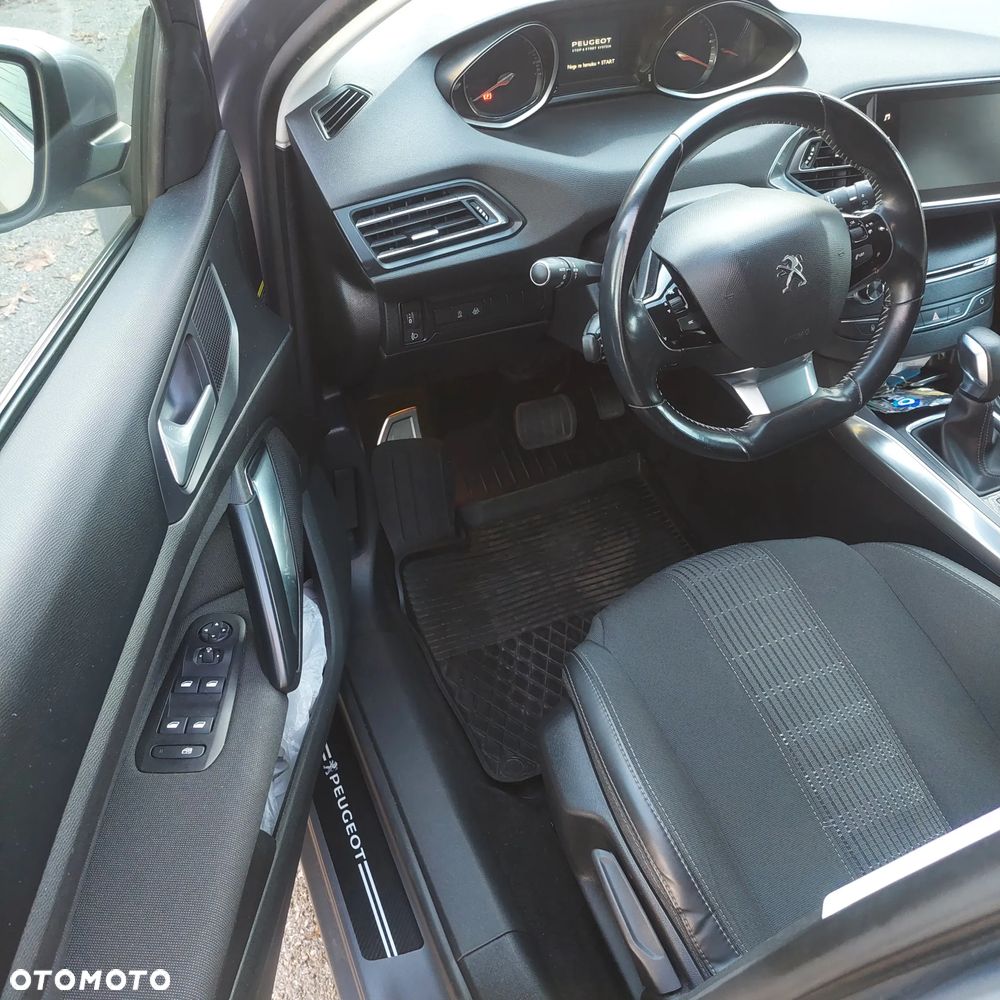 Peugeot 308 1.6 BlueHDi Allure S&S EAT6 - 17