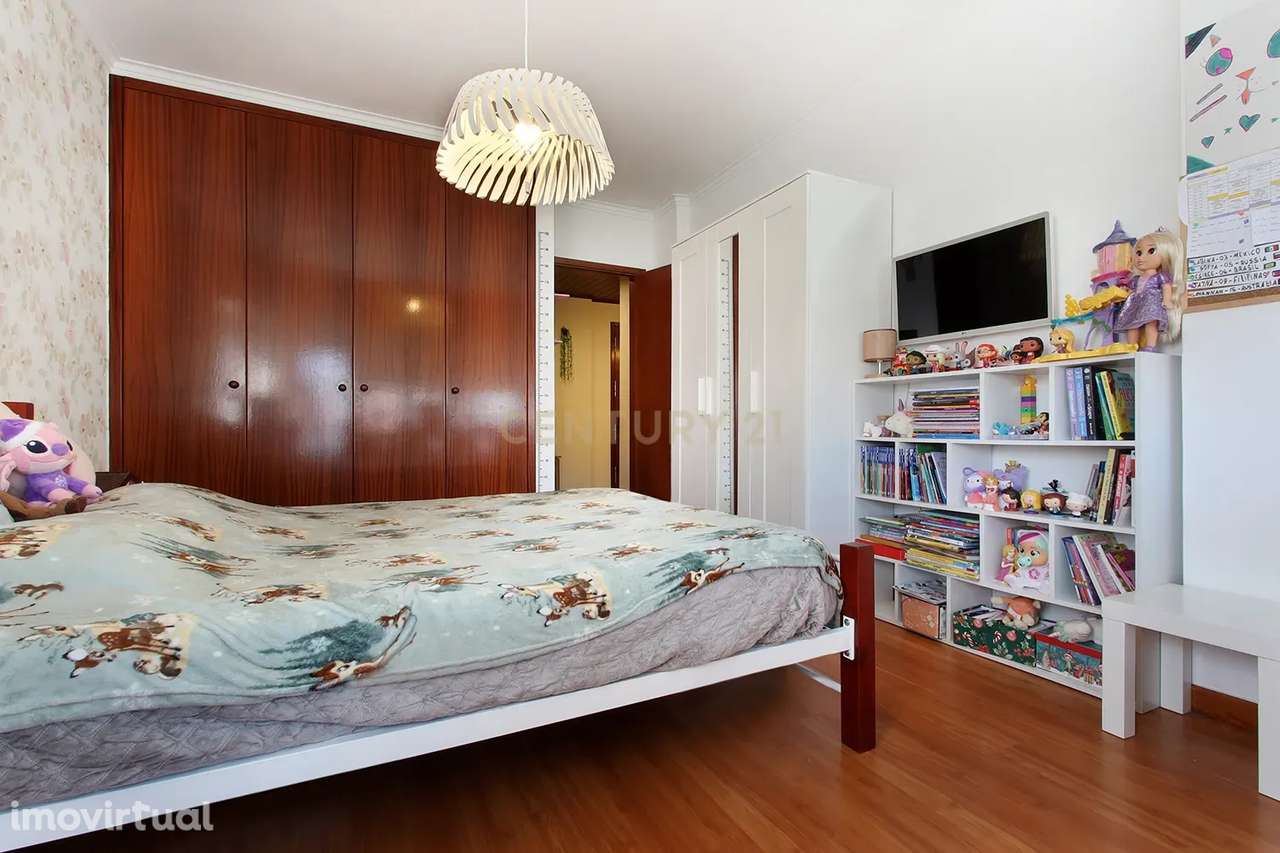 Mem Martins - Apartamento T1 transformado em T2 em zona tranquila. - Grande imagem: 2/20