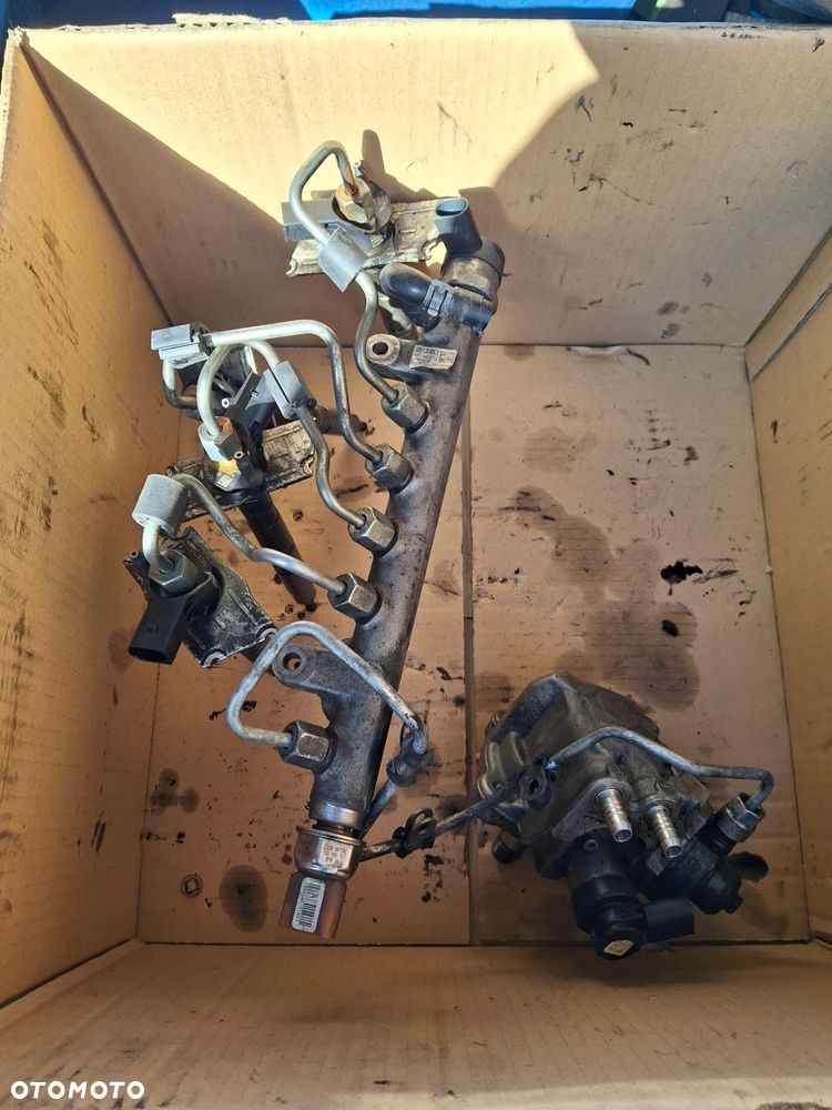 Wtryskiwacze VW 2,0TDI 03L130277 z Niemiec - 1