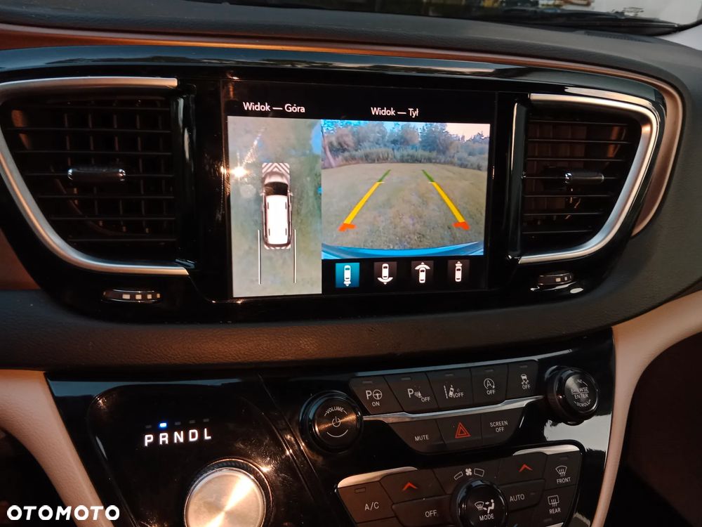 Chrysler Pacifica - 22