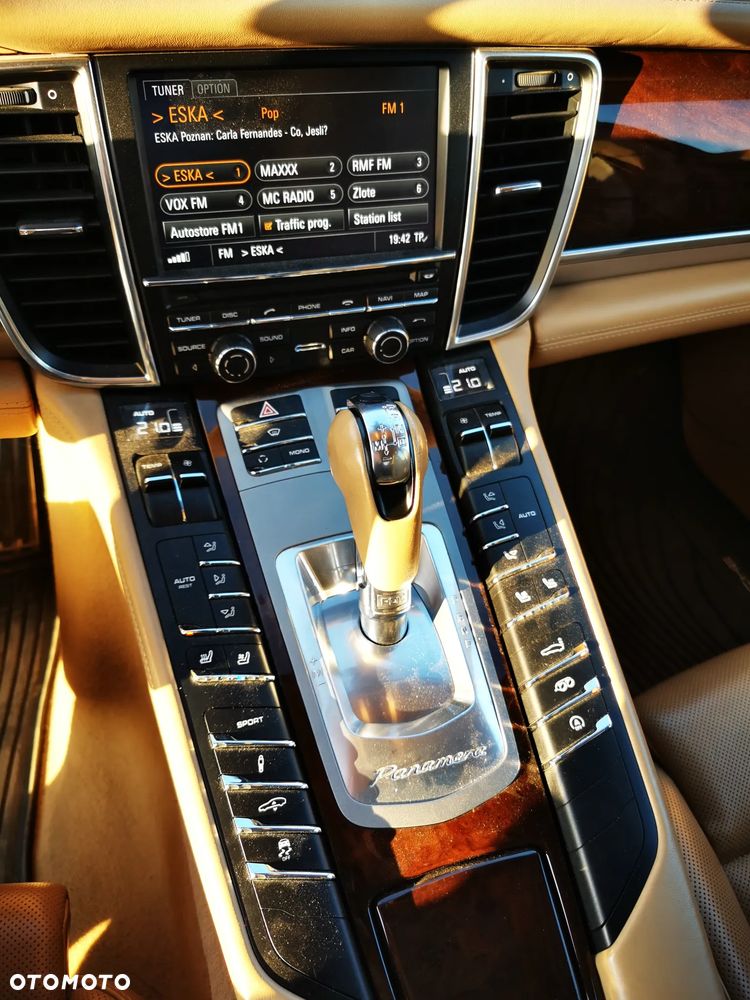 Porsche Panamera Turbo PDK - 26