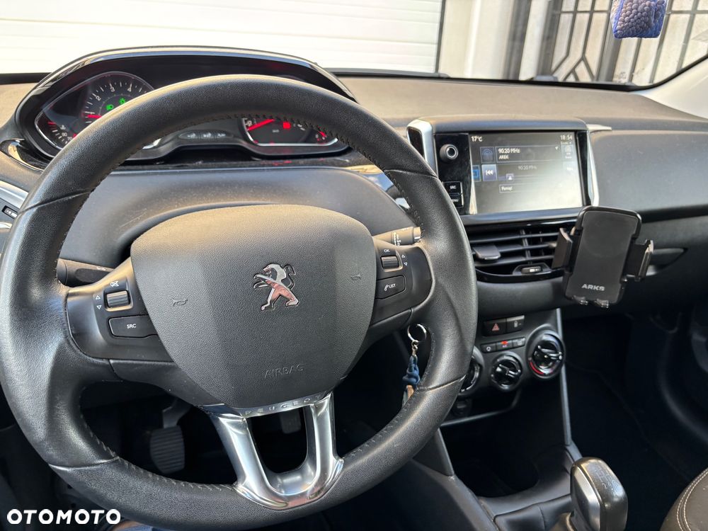 Peugeot 208 1.2 PureTech Allure - 13