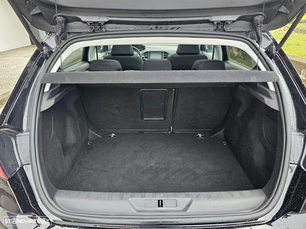 Peugeot 308 1.6 BlueHDi Allure J17 - 21