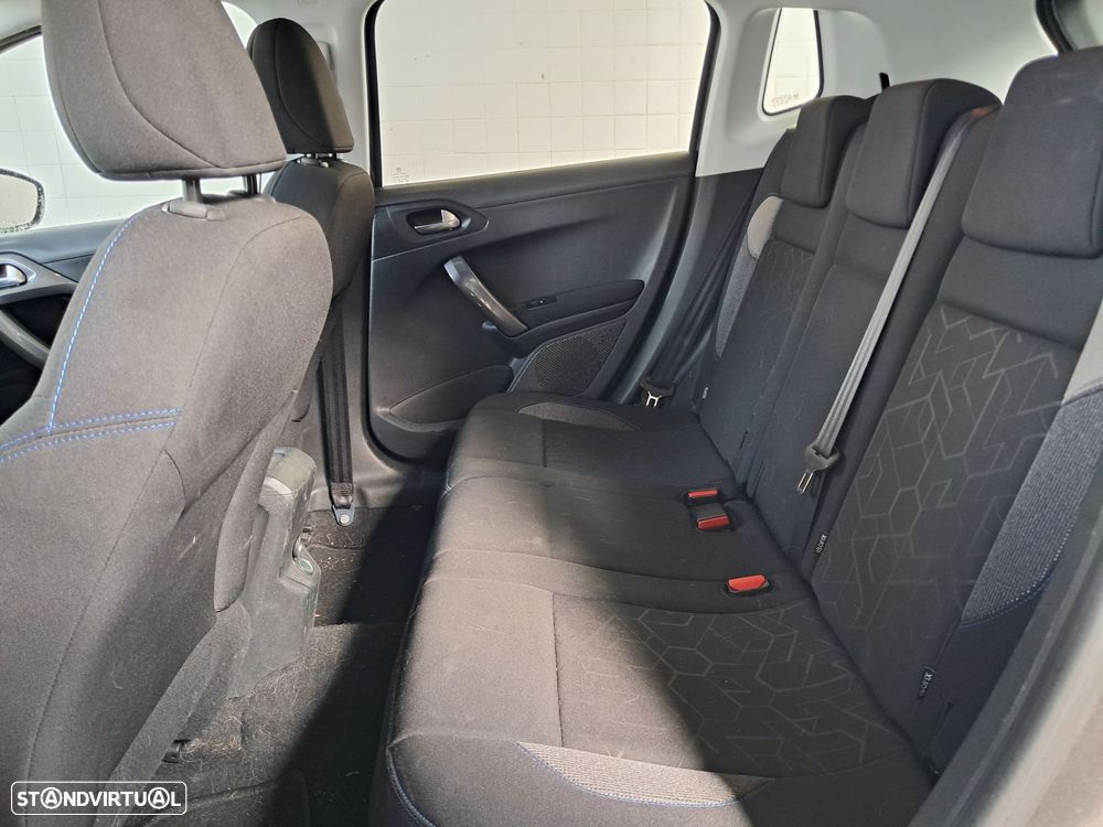 Peugeot 2008 1.2 PureTech Style - 13